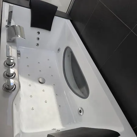 Dolce Rosso דירה ארונה