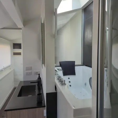 Dolce Rosso ארונה